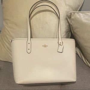 White coach hand bag